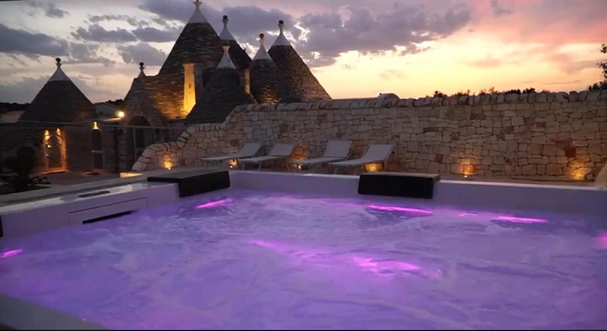 Trulli Tesoro Bed & Breakfast Cisternino Dış mekan fotoğraf